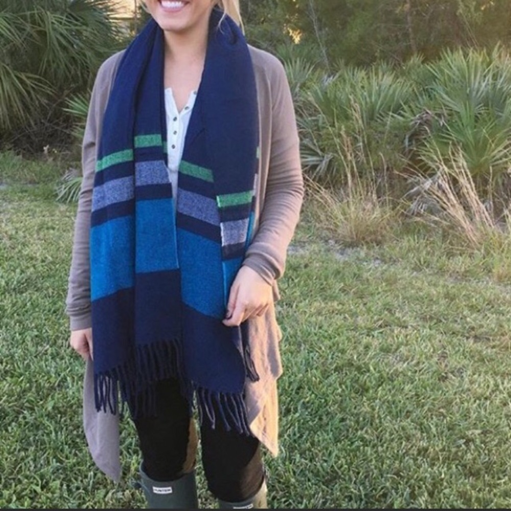 Navy Blue Patterned Scarf! - Picture 5 of 6